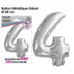 Riesiger metallisch-silberner Ballon mit der Zahl 4