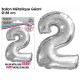 Riesiger metallisch-silberner Ballon mit der Zahl 2