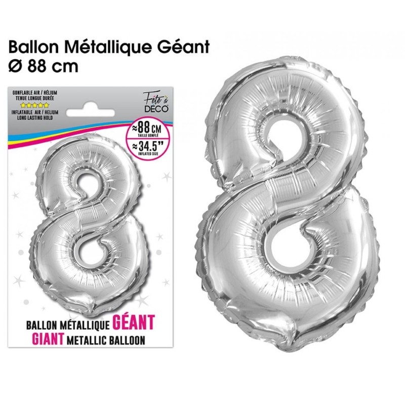Riesiger Metallball in Silber in Form der Zahl 8
